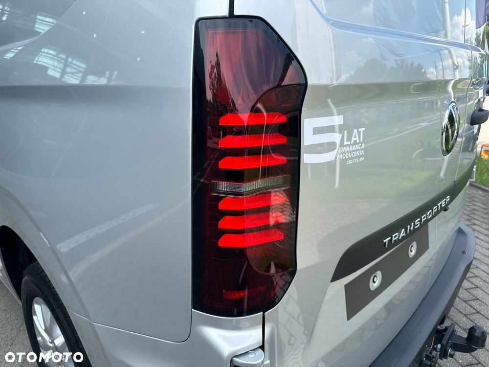 Volkswagen Transporter Transporter Furgon silnik: 2,0 l TDI 150 KM / skrzynia biegów: 8-biegowa automatyczna rozstaw osi: 3500 mm - 27