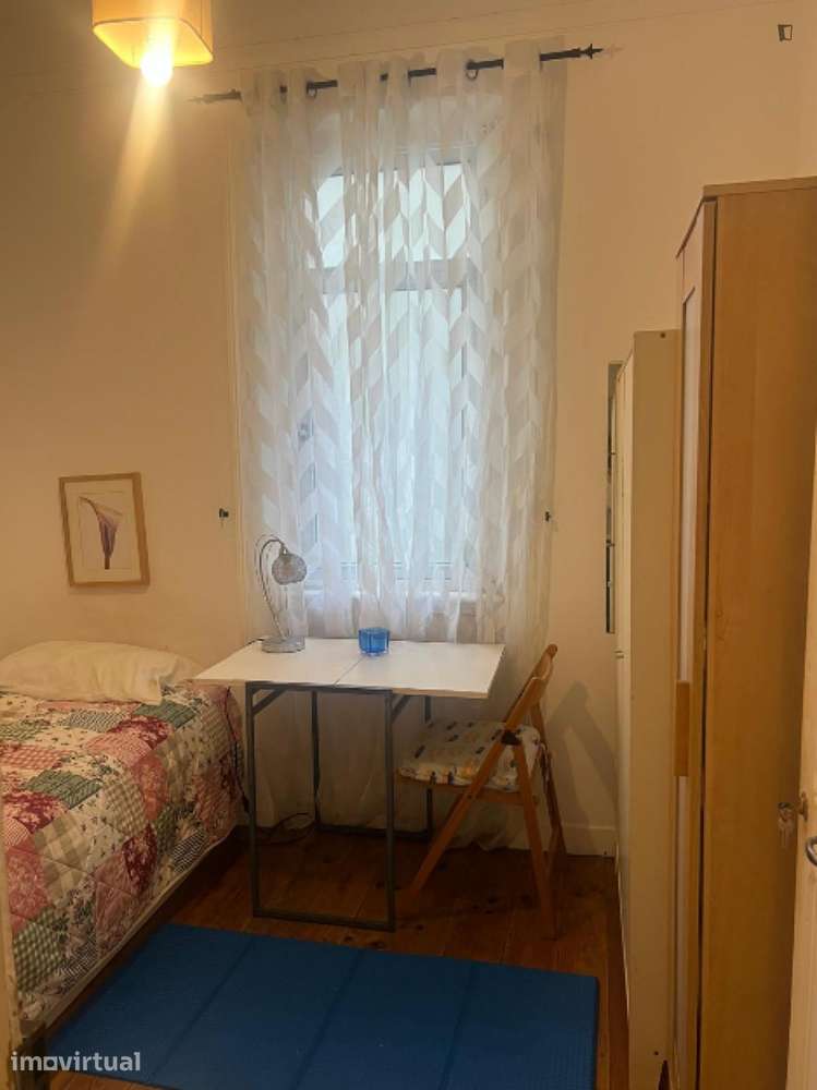 Quarto - localizado em Penha Lisbon - Grande imagem: 2/7