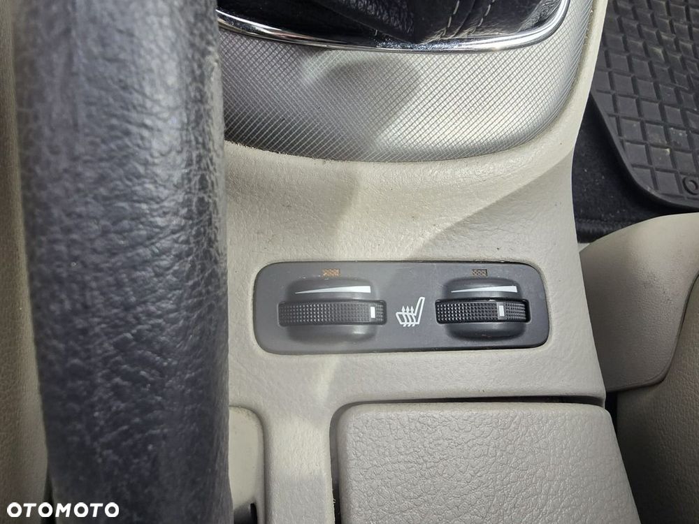 Toyota Avensis - 16