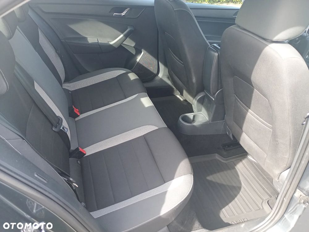 Skoda RAPID 1.2 TSI Ambition - 15