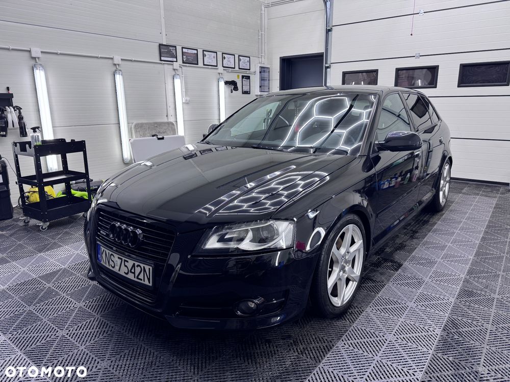 Audi A3 Sportback - 1