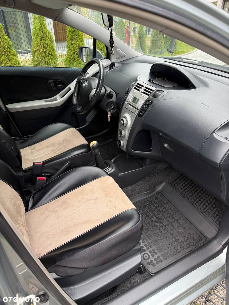 Toyota Yaris 1.3 Prestige - 9
