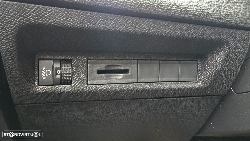 Peugeot 308 SW 1.5 BlueHDi Allure EAT8 - 11