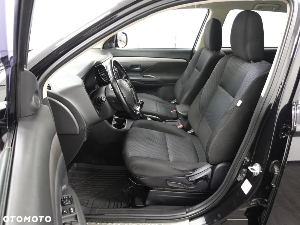 Mitsubishi Outlander 2.2 DI-D 4WD Invite - 21