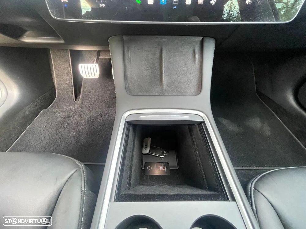 Tesla Model 3 - 12