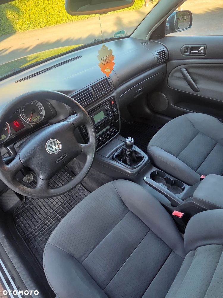 Volkswagen Passat 1.9 TDI Comfortline Family - 21