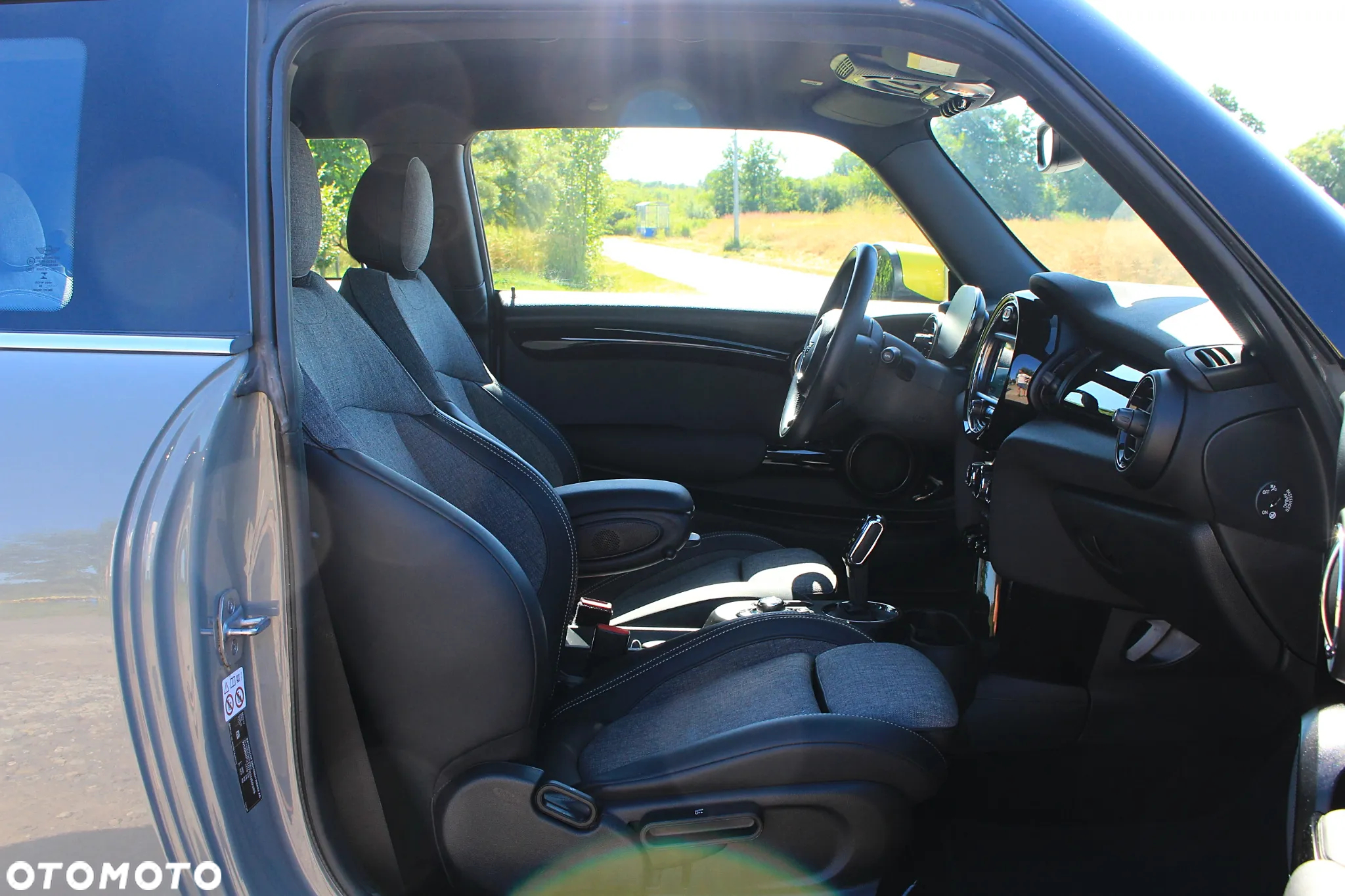 MINI Cooper SE Classic Trim - 23