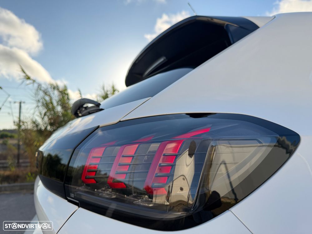 Peugeot e-208 Allure Pack - 17