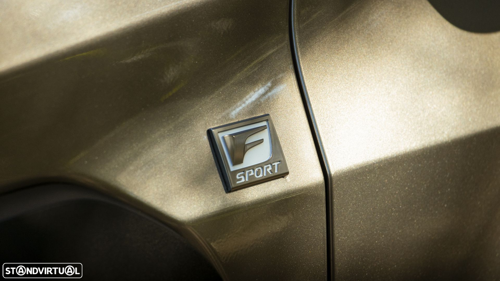 Lexus UX 250h F Sport - 30