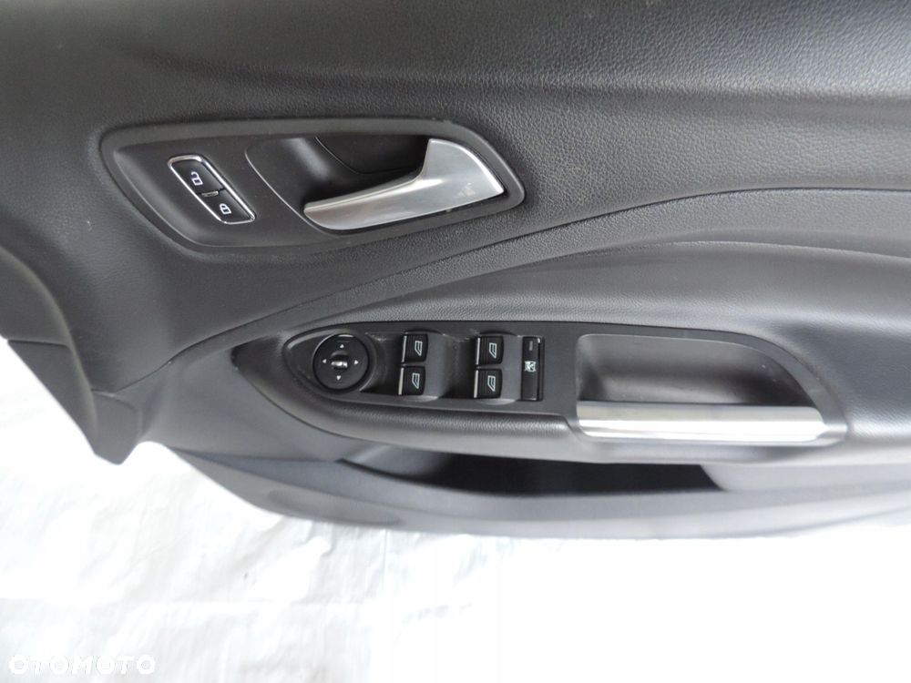 FOTELE SKÓRA KOMPLET BOCZKI FORD KUGA MK2 (12-16) UK - 11