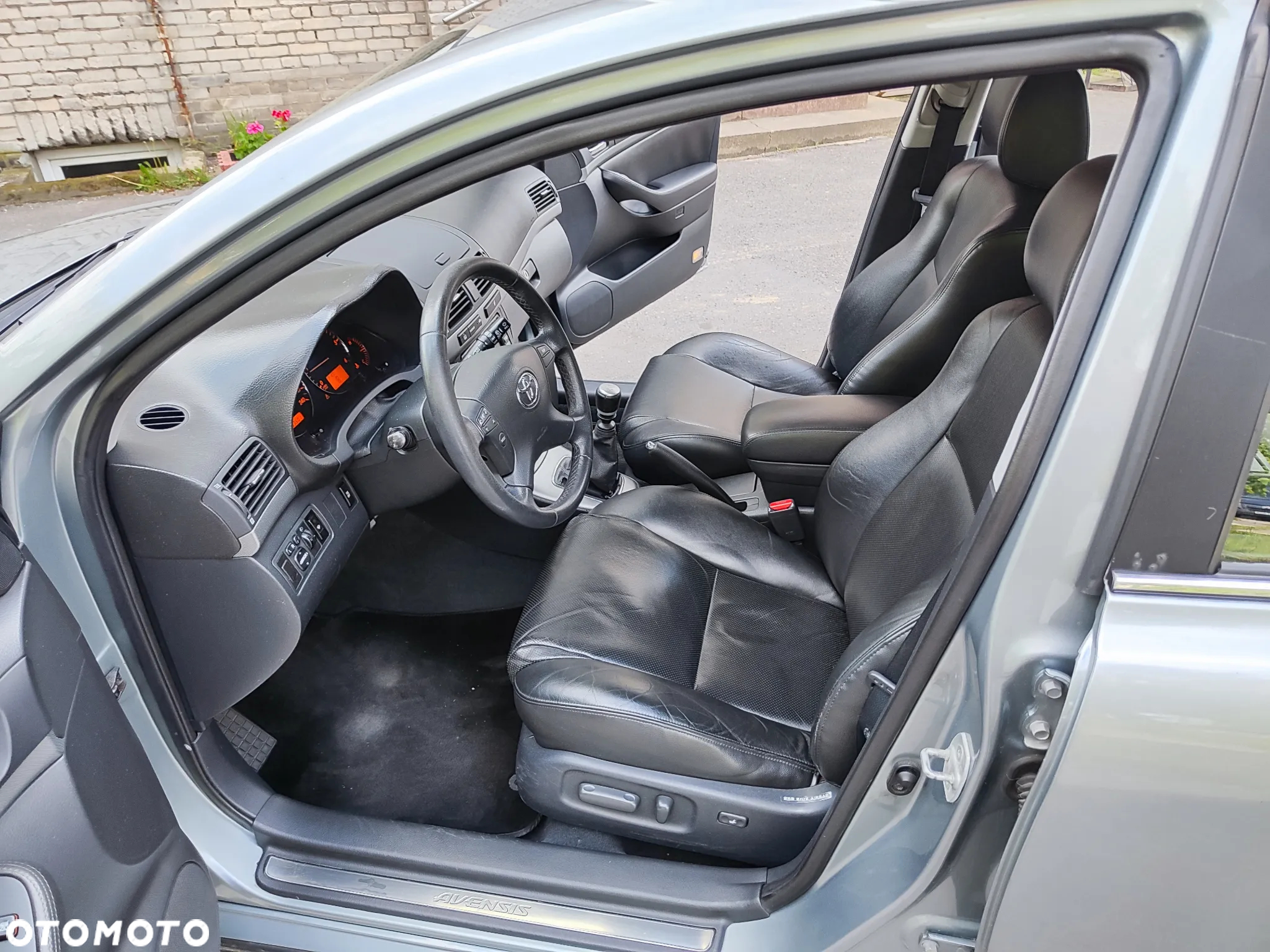Toyota Avensis 2.2 D-4D Executive - 20