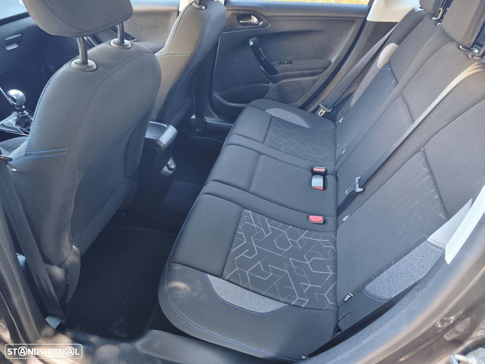 Peugeot 2008 1.2 PureTech Signature - 27