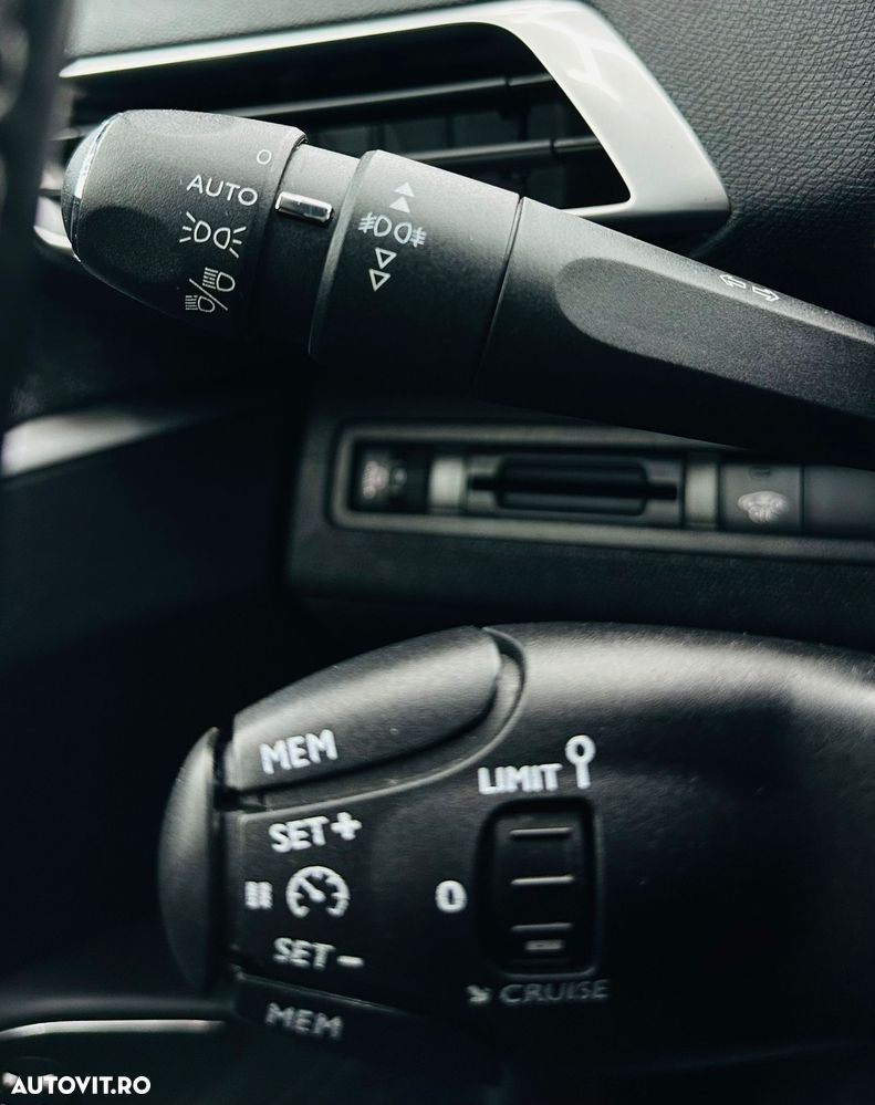 Peugeot 3008 PureTech 130 Stop & Start GPF Allure - 27