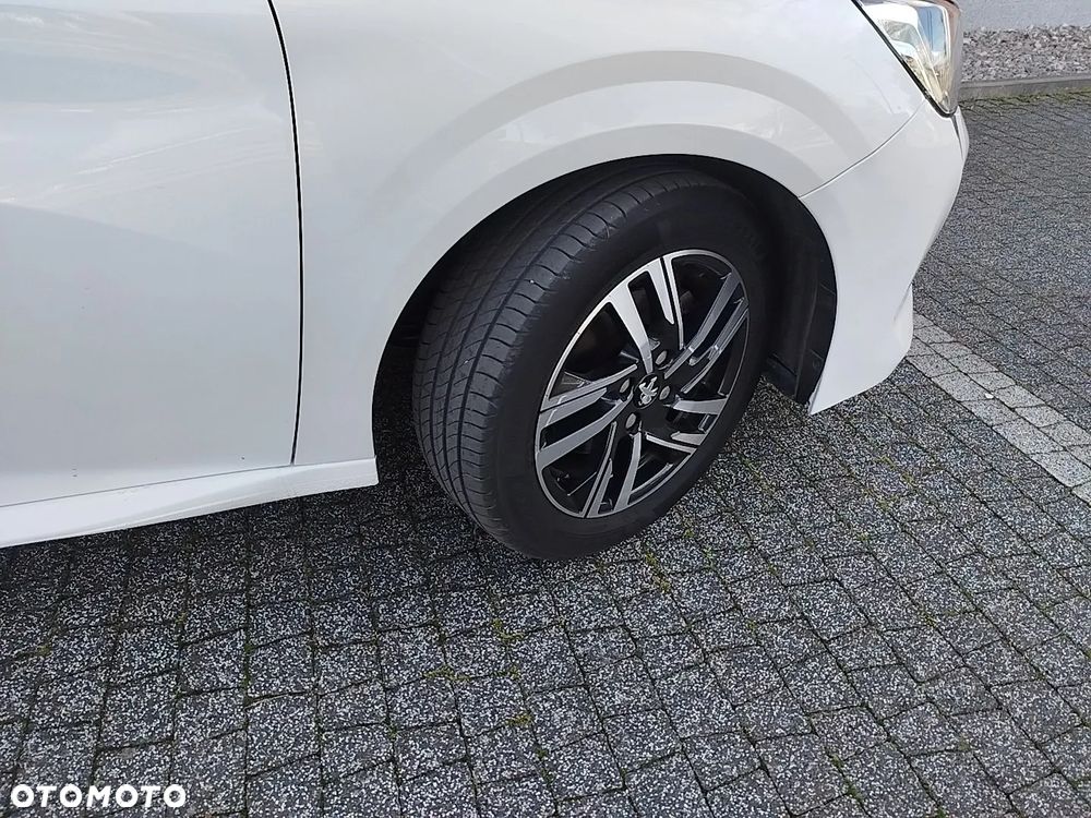 Peugeot 208 TURBO 100 Allure - 35