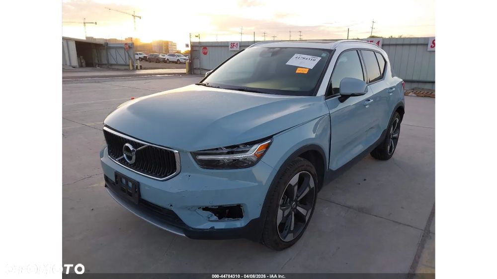 Volvo XC 40 T5 AWD Momentum - 2