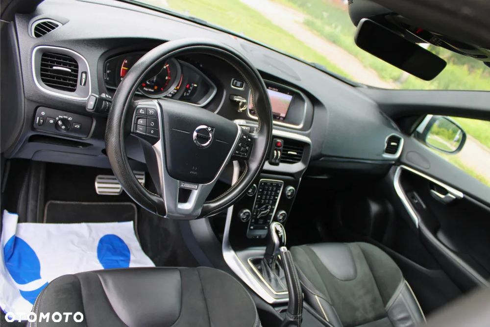 Volvo V40 D3 Drive-E R-Design Momentum - 18