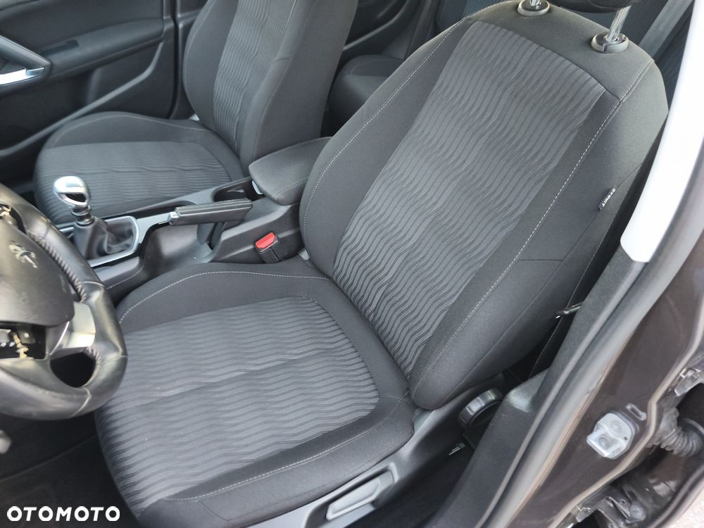 Peugeot 308 1.6 e-HDi Active S&S - 23