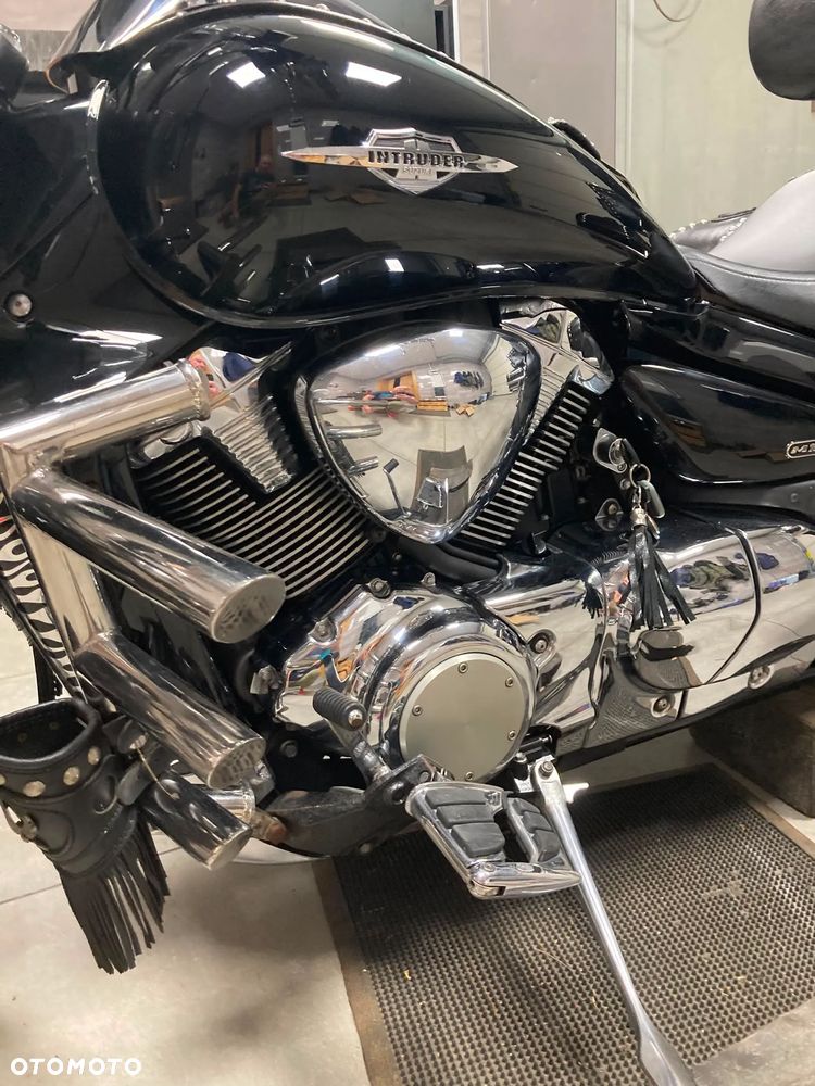 Suzuki Intruder - 18