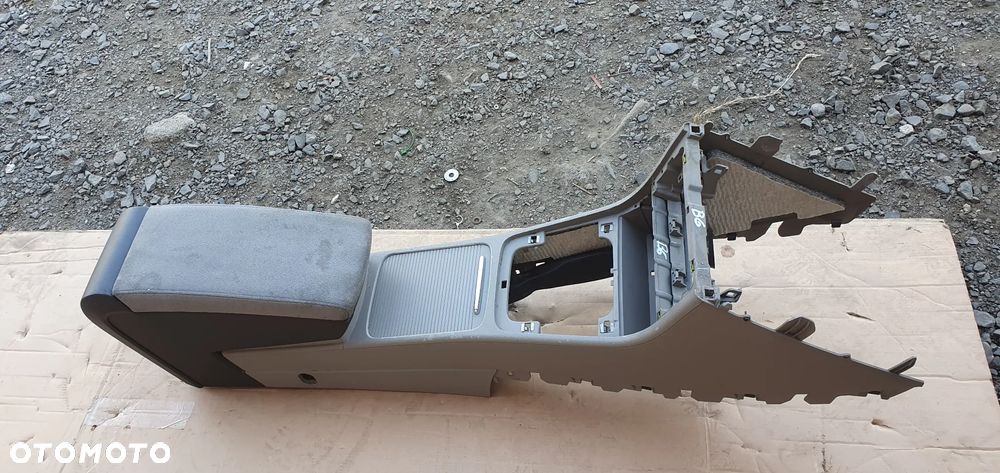 Tunel środkowy podłokietnik szary jasny VW Passat B6 - 7