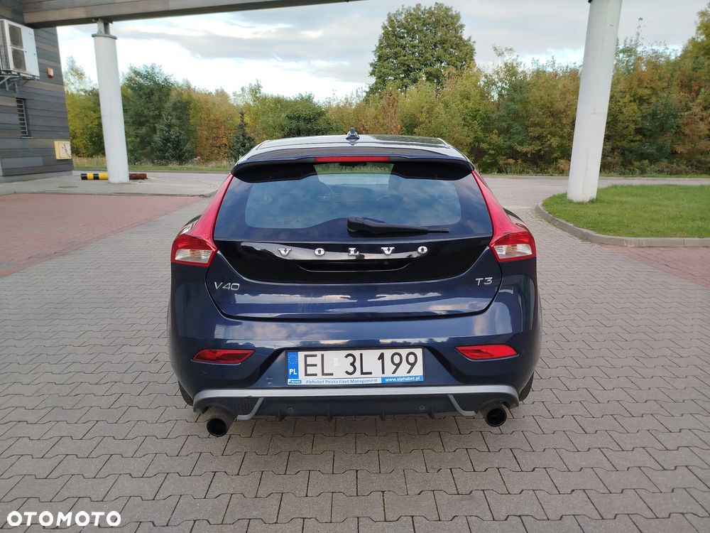 Volvo V40 T3 R-Design - 11