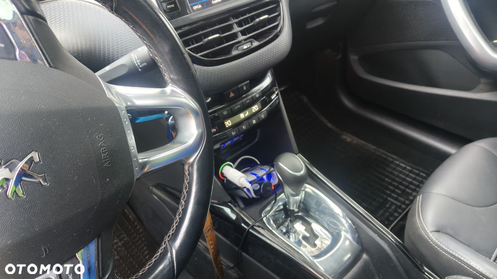 Peugeot 2008 1.2 Pure Tech GPF Allure S&S EAT6 - 10