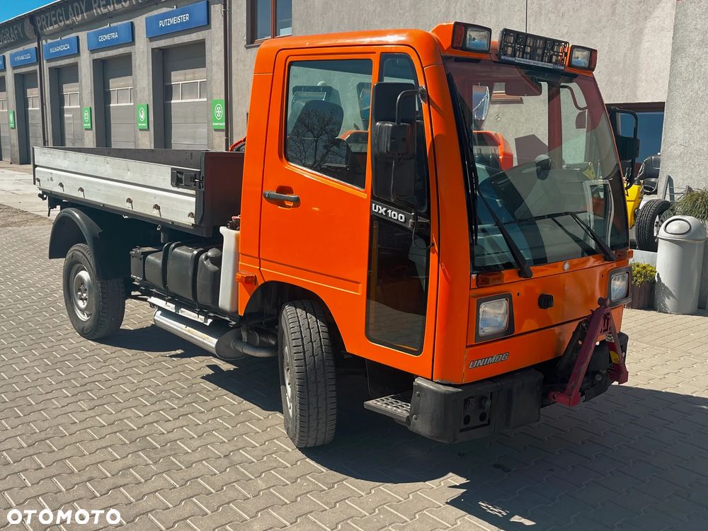 Mercedes-Benz UX100 - 1