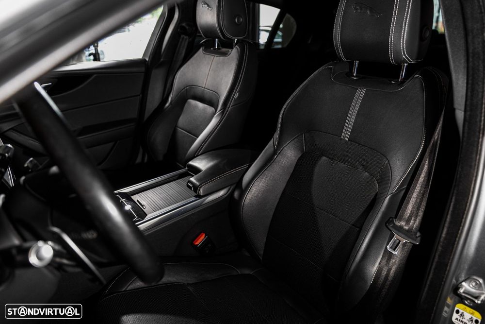 Jaguar XE 2.0 D200 R-Dynamic Black - 25