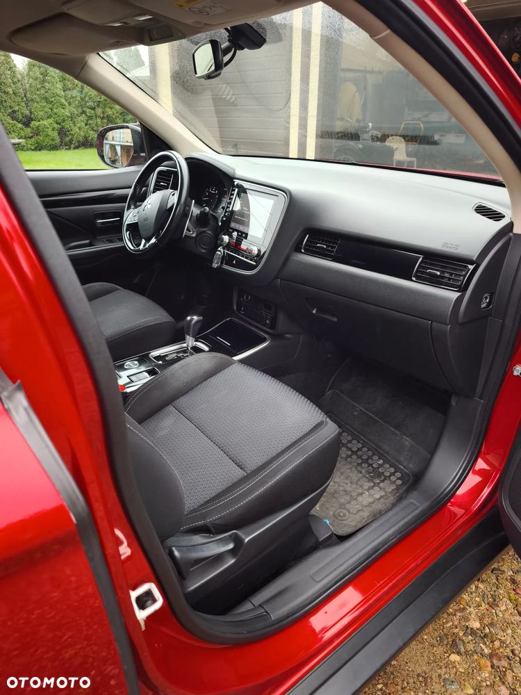 Mitsubishi Outlander 2.0 Intense Comfort 4WD CVT - 23