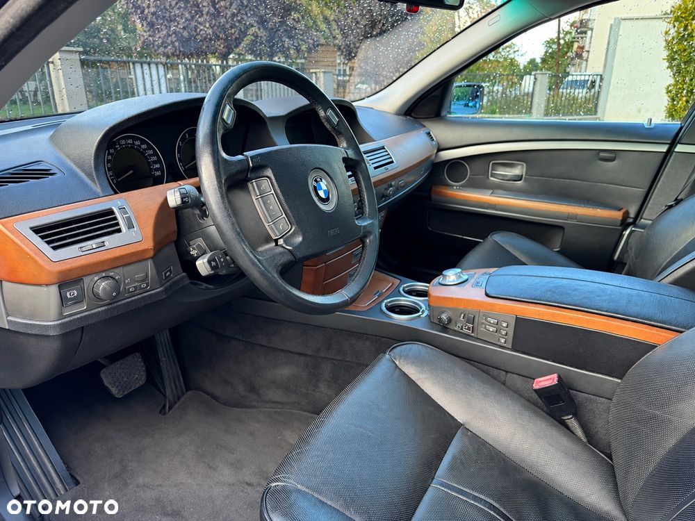 BMW Seria 7 745i - 13