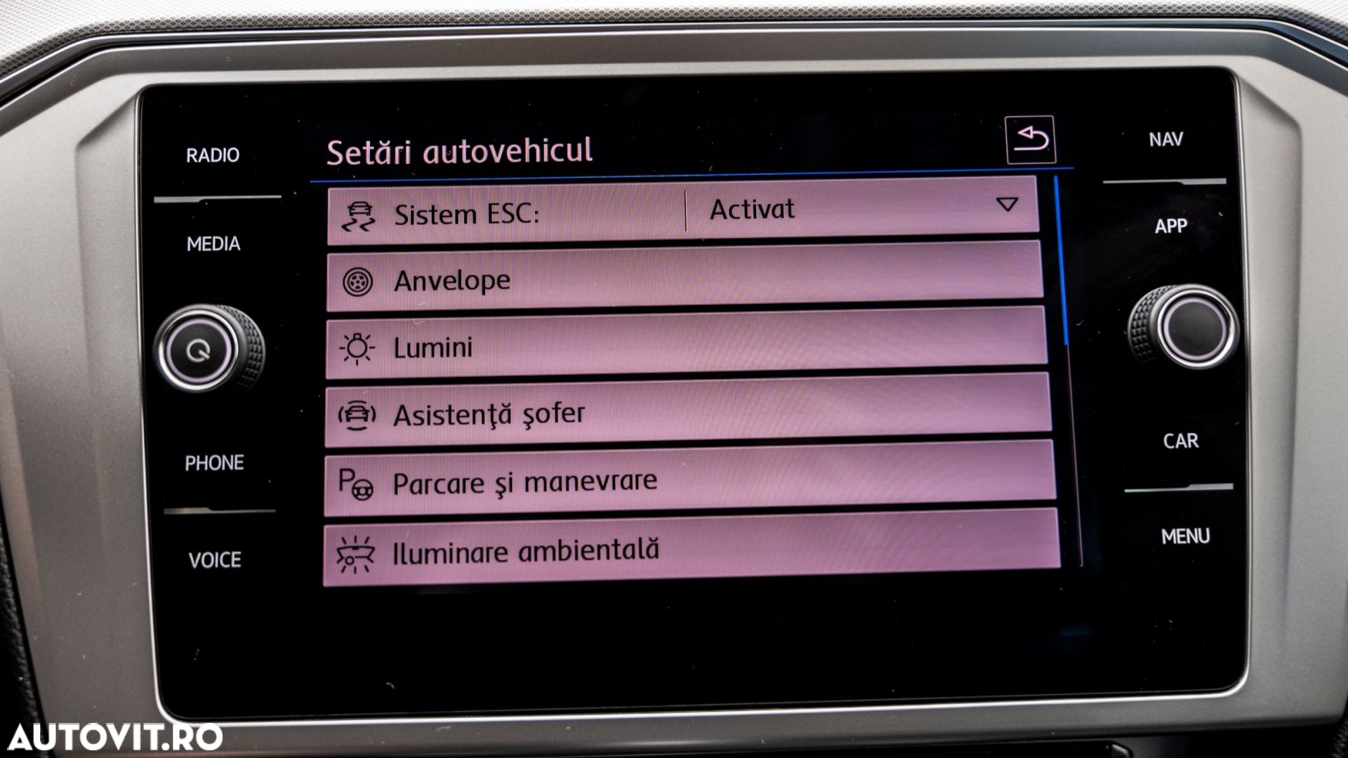 Volkswagen Passat Variant 2.0 TDI SCR DSG Comfortline - 24