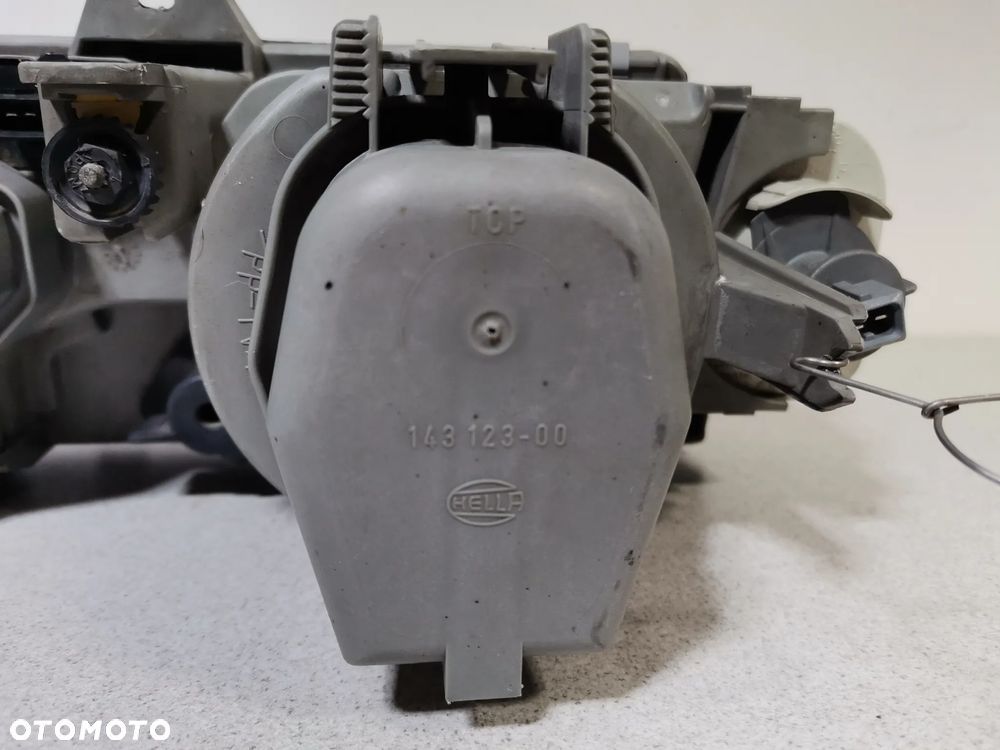 Lampa Reflektor Prawy  ALFA ROMEO 145 / 146 HELLA Oryginał 94-00 - 9