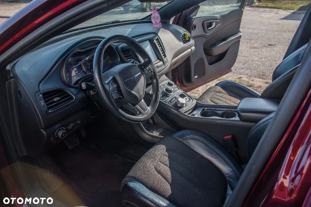 Chrysler 200 - 4