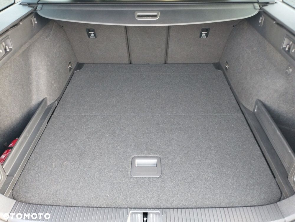 Volkswagen Passat Variant 2.0 TDI Elegance DSG - 27