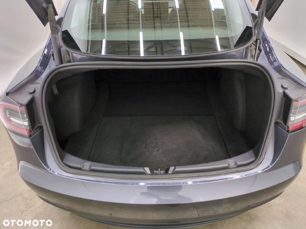 Tesla Model 3 Standard Reichweite Plus Hinterradantrieb - 9