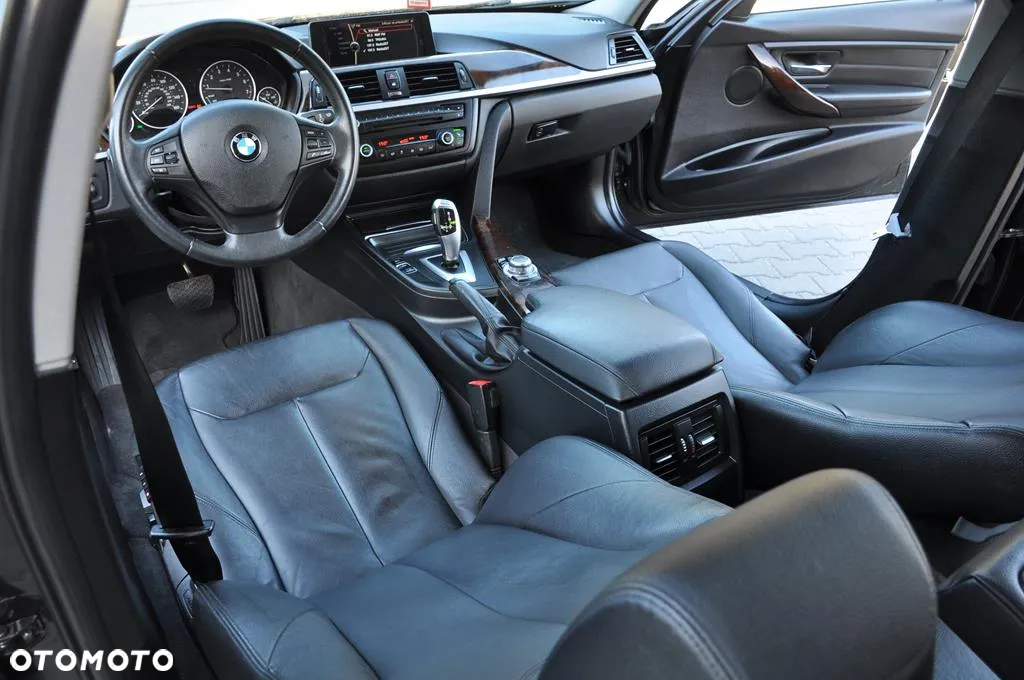 BMW Seria 3 328i xDrive Luxury Line - 25