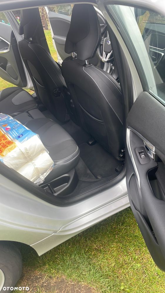Volvo V40 D4 Drive-E Momentum - 17