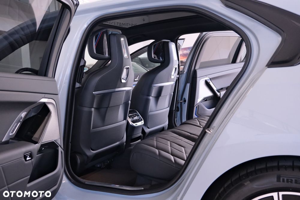 BMW Seria 7 - 28