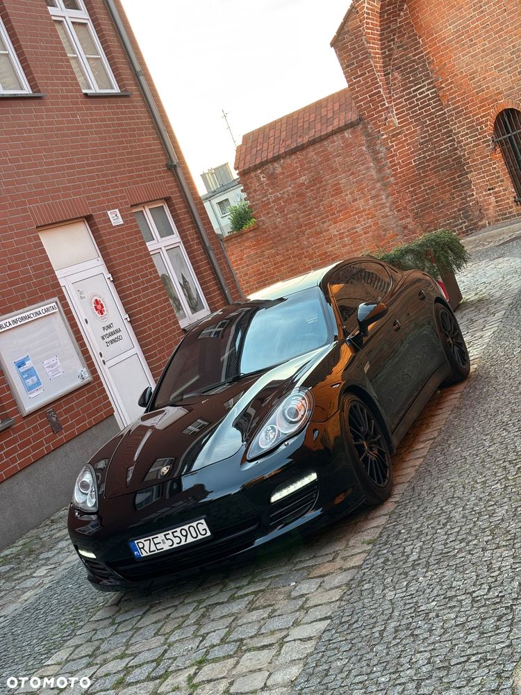Porsche Panamera 4S - 10