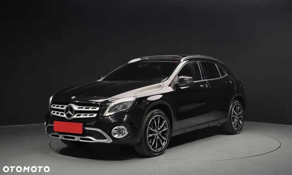 Mercedes-Benz GLA - 2