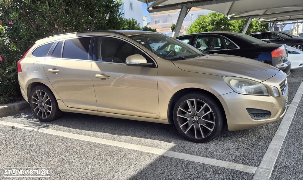 Volvo V60 2.0 D3 Momentum - 3