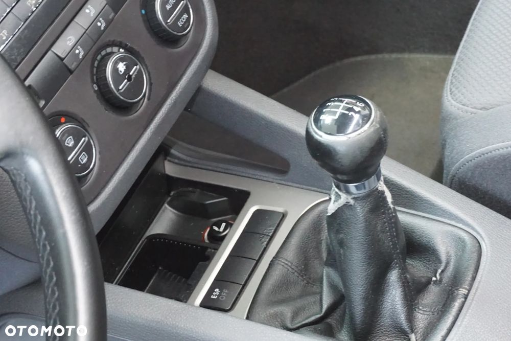 Volkswagen Golf 2.0 TDI DPF Sportline - 22