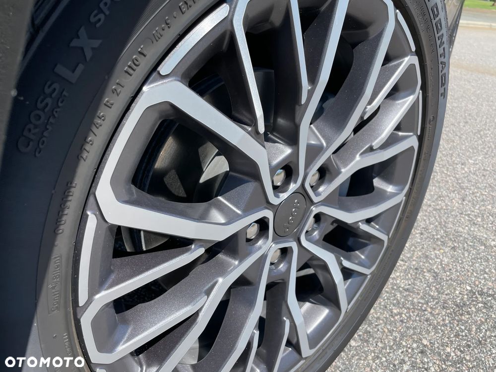 Jeep Grand Cherokee - 24