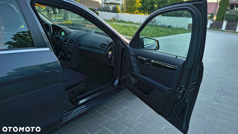 Mercedes-Benz Klasa C 180 Kompressor Automatik BlueEFFICIENCY - 16