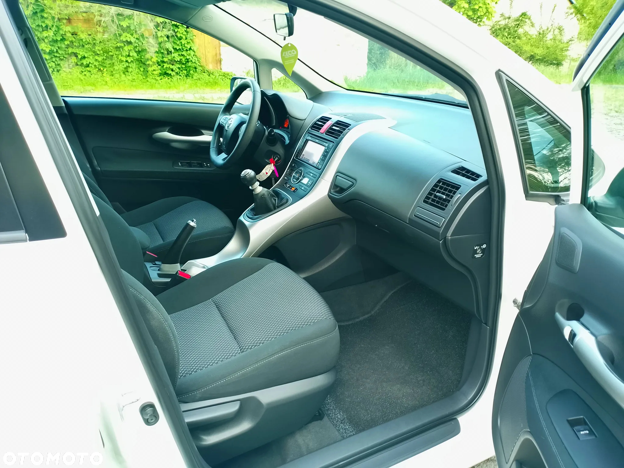 Toyota Auris 1.33 Dual-VVT-i Design Edition - 24