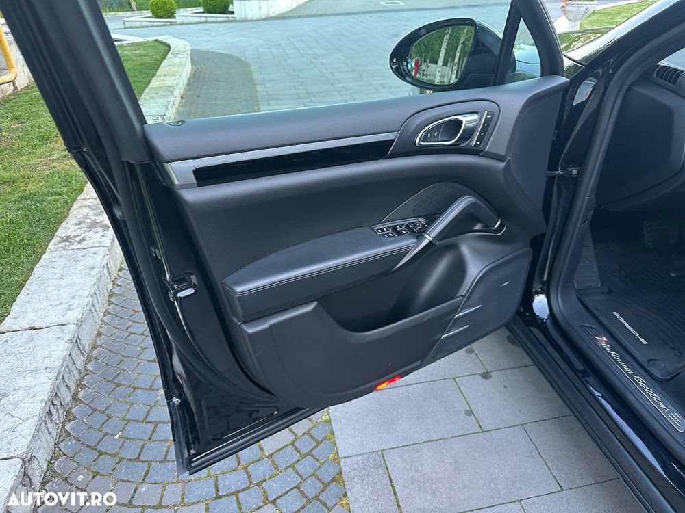 Porsche Cayenne Platinum Edition - 18