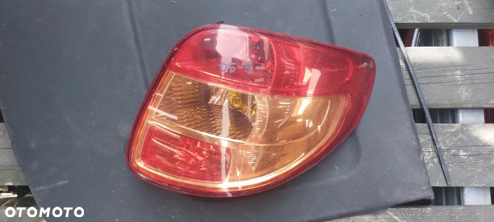 .  TYL TYLNA LAMPA PRAWA SUZUKI SX4 - 1
