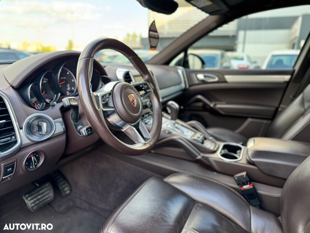 Porsche Cayenne 3.0 L - 5