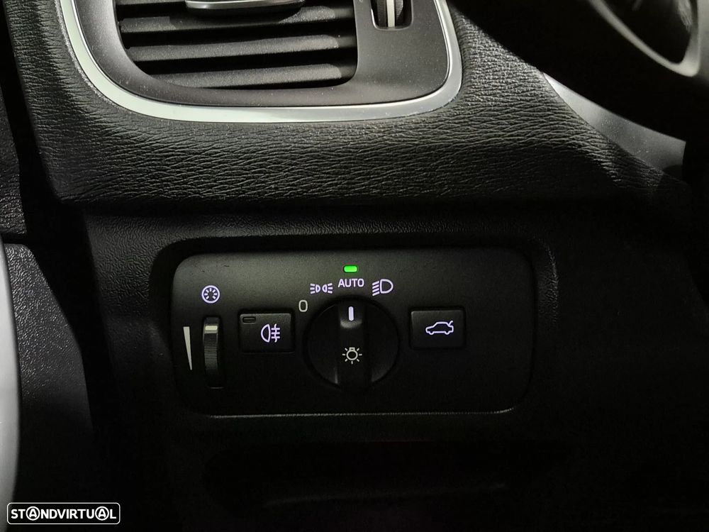 Volvo V40 Cross Country 1.6 D2 Momentum Powershift - 23
