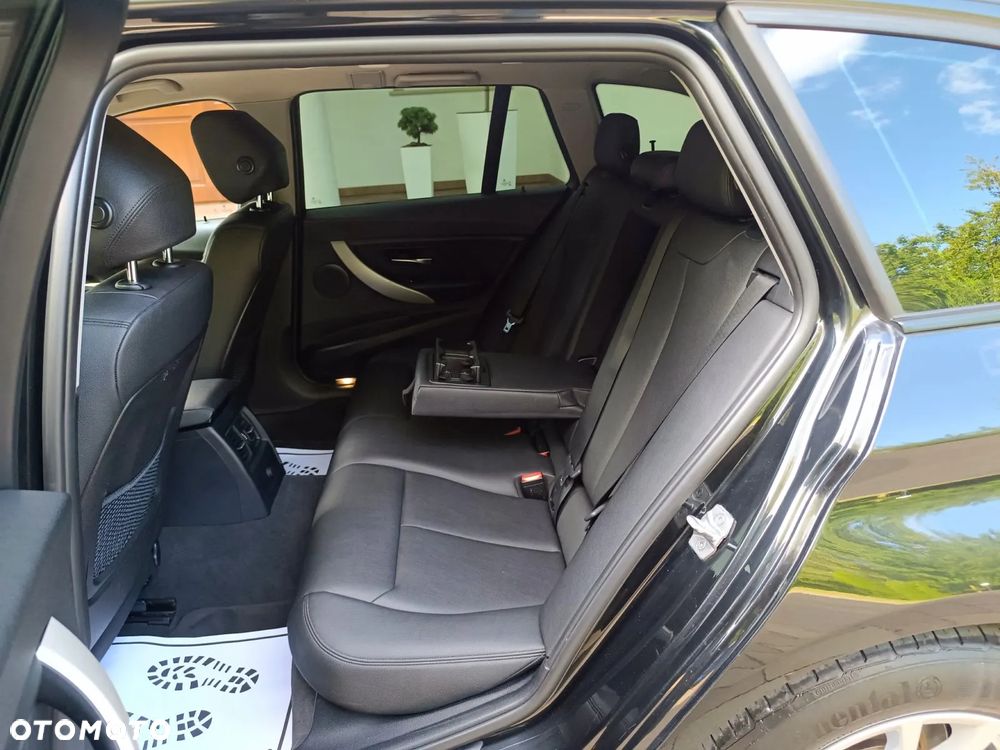 BMW Seria 3 318d Touring - 34