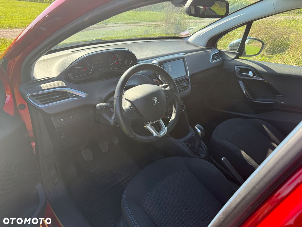 Peugeot 208 1.2 PureTech GPF Signature S&S - 5